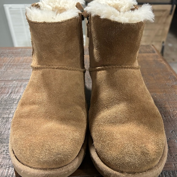 UGG Mini Boots. Size Women’s 7. Camel Color - Picture 3 of 7